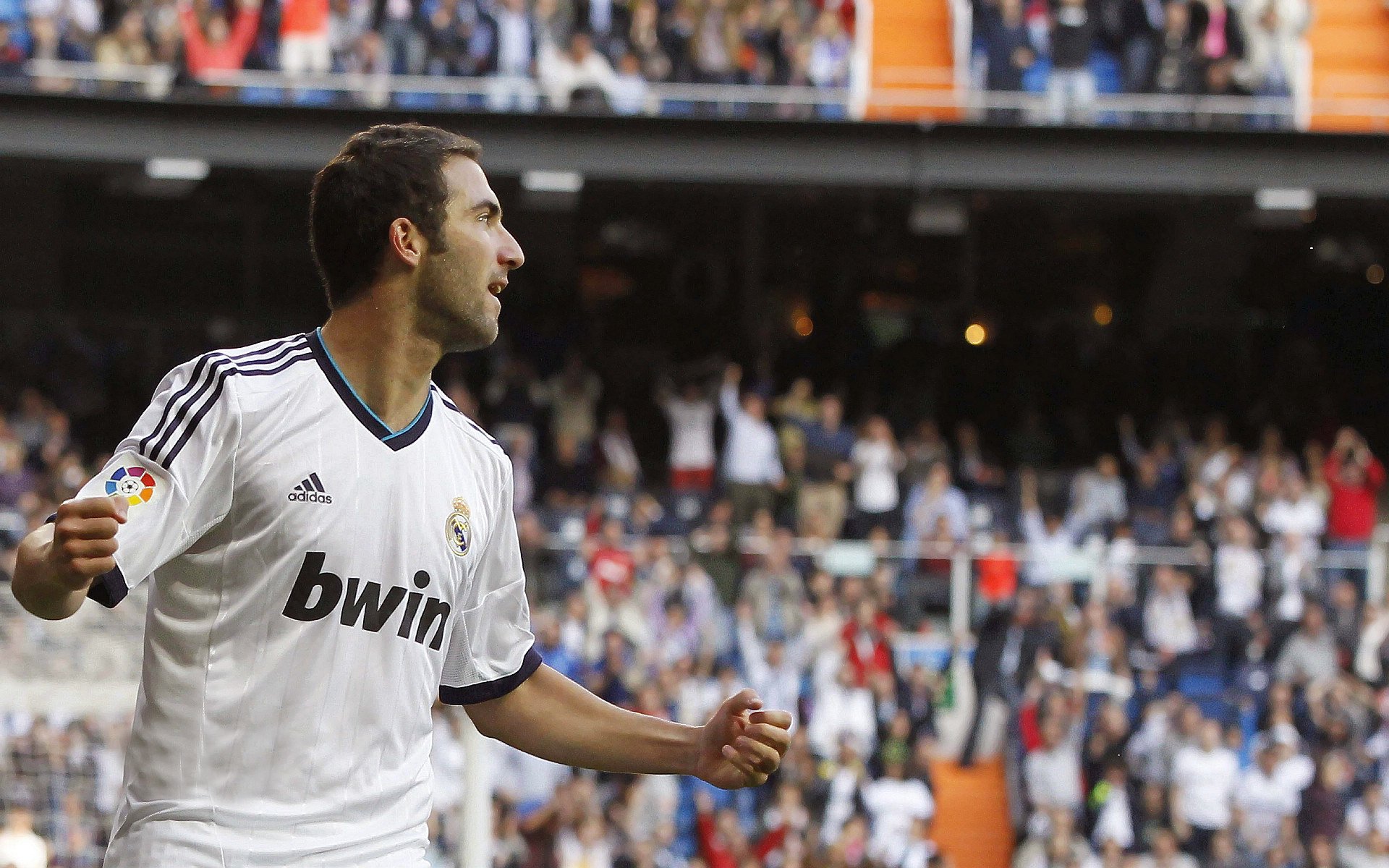 开云世界杯2026-双城记，芝加哥的红色闪电与杭州的致命匕首